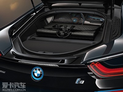 路易威登推出BMW i8碳纤维箱包定制系列